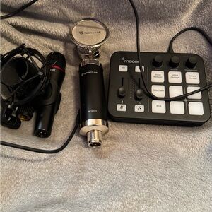 Microphone and audio interface bundle